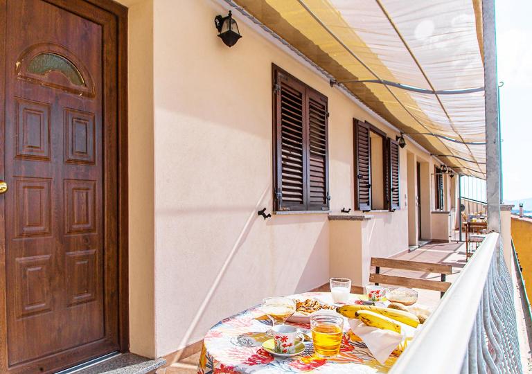 LaureLiving Holiday Home Bellavista 01 - B&B La Maddalena