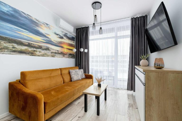 Ku Morzu Nadmorski Apartament w Pobliżu Plaży z Basenem i Parkingiem by Noclegi Renters - B&B Sianożęty