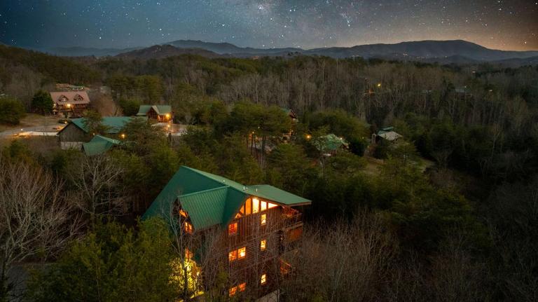 Can't Bear to Leave You Won't Want To - B&B Sevierville
