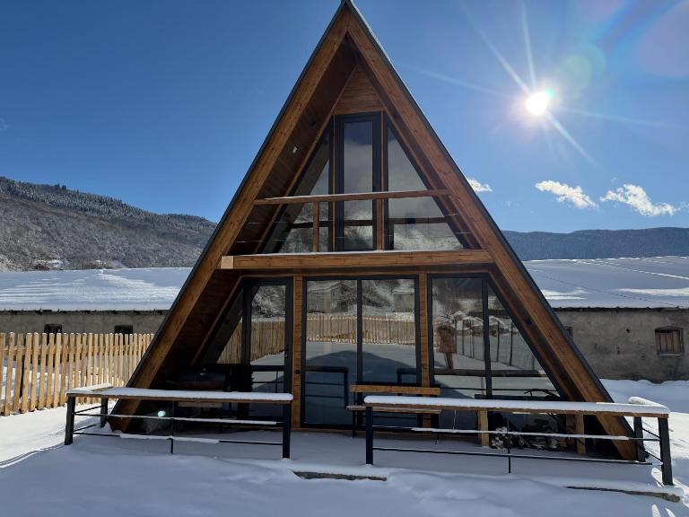 Mestia Inn Chalet - Bed and Breakfast Mestia