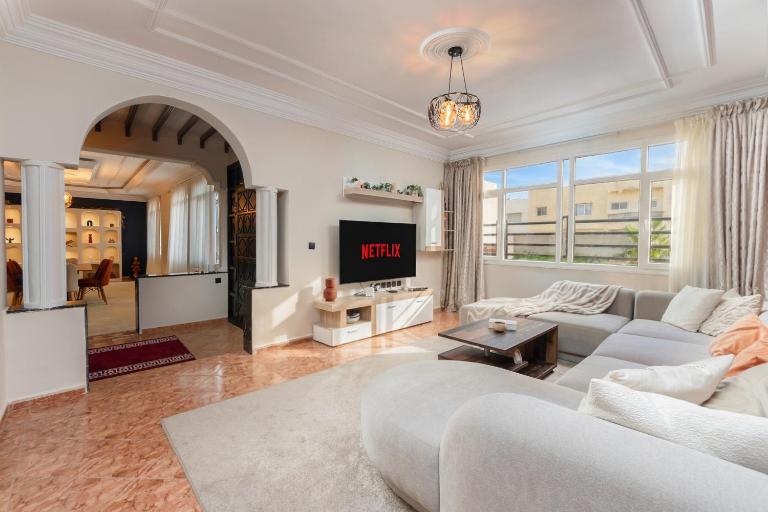 Calm & Spacious Villa - 5mn Walk to Beach - Work Friendly - B&B Agadir