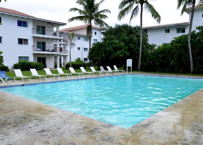 Peaceful 2BR Retreat with Pool, Paddle Court & Private Beach Access - B&B Punta Cana