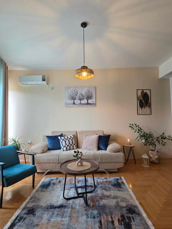 Renovated Calm Apartment Close to Center and Free Parking - Chambres d'hôtes Skopje