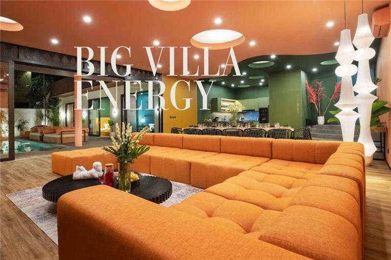 Canggu's Latest Showstopper Designers 7-Bed XXL Happy People Villa off Nelayan Beach - Ferienwohnung Canggu