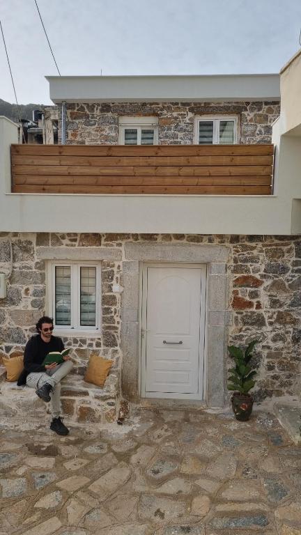 MENELAUS Stone House - Bed and Breakfast Fourní