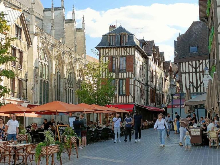 Havre de paix T4 de 90 m2 - Coeur de Troyes - B&B Troyes