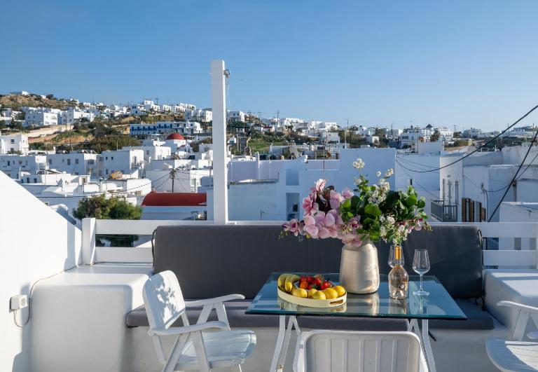 Mykonos Town Aura Panorama with Private Terrace - B&B Megali Ammos