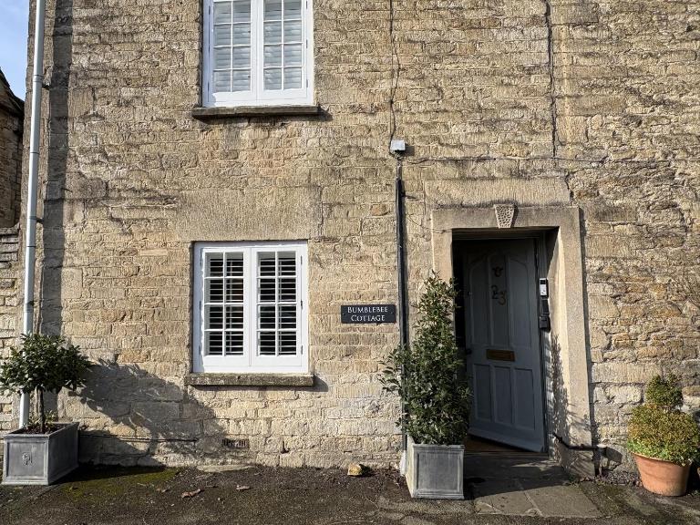 Bumblebee Cottage - B&B Tetbury