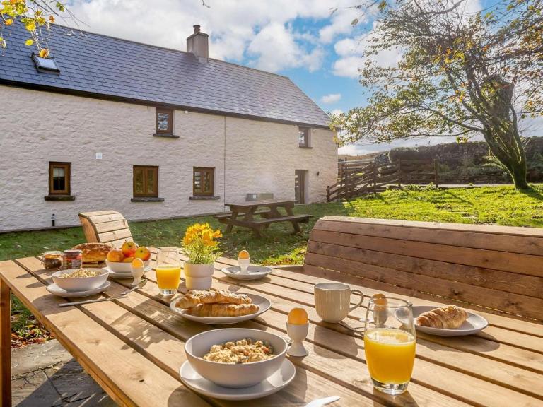 4 Bed in Abergavenny oc-88014 - Bed and Breakfast Llanover