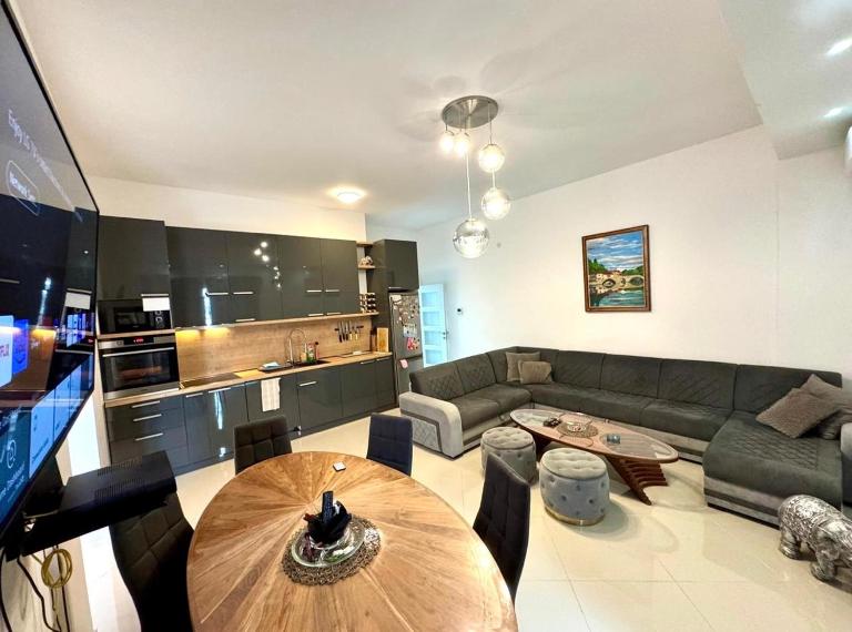 Bar Lux Two-Bedroom apartment - Bed and Breakfast Bar