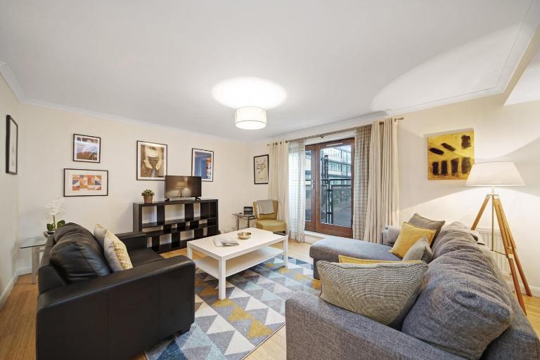 2 Bed Chic Apartment near Shoreditch & Liverpool St FREE WIFI & PARKING by City Stay Aparts London - B&B Londra