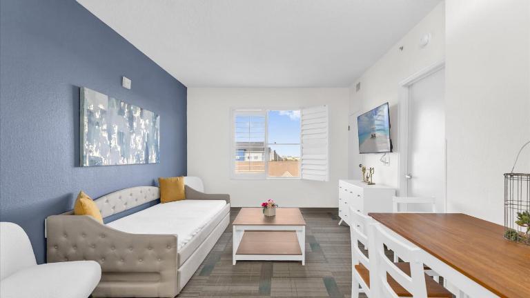 Condo with Hot Tub and Pool - B&B Orlando