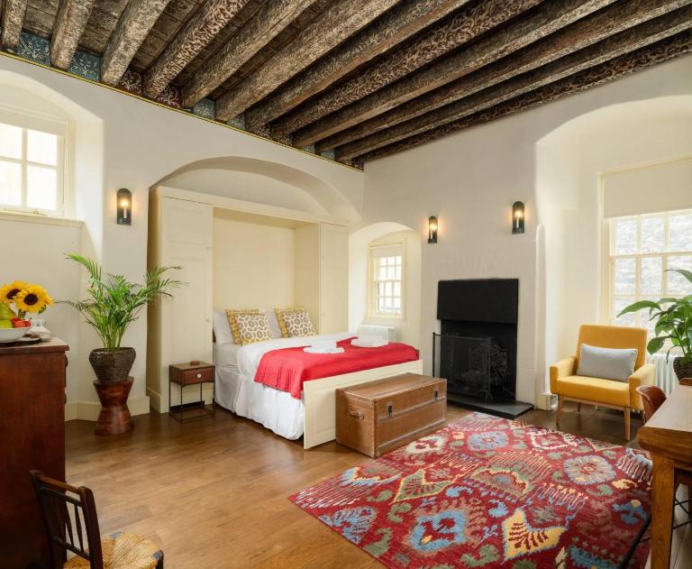The King's Chamber, 2 mins from Castle, Historic - Ferienwohnung Edinburgh