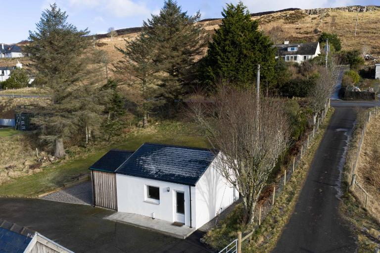 Scandi style Cottage by the sea, Isle of Skye - B&B Portree