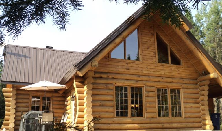 Le Chalet Le Bois Rond Des Ruisseaux - B&B Saint-Tite-des-Caps