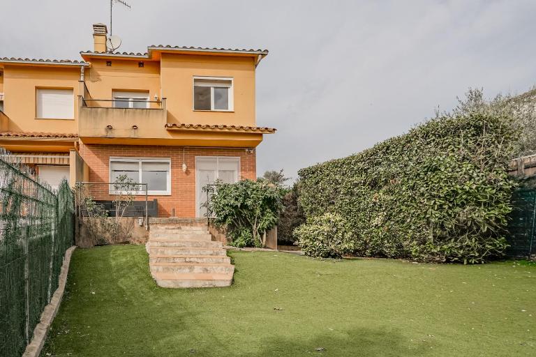 Casa con jardín en Besalú, ideal para familias - B&B Besalú