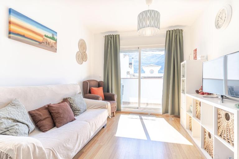RentitSpain - Güejar Sierra - Moderno y Confortable Veleta II, con Aparcamiento, Terraza y WI-FI - B&B Güéjar-Sierra