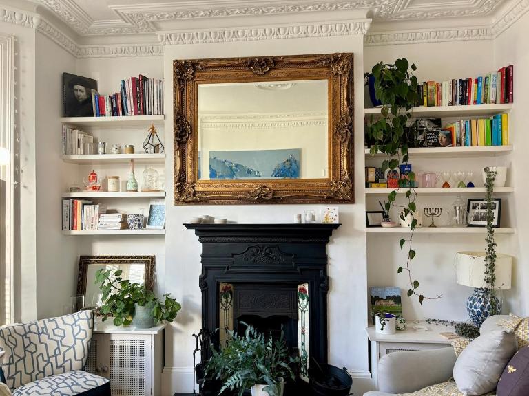 Cosy Victorian house with free parking & fireplace - B&B London