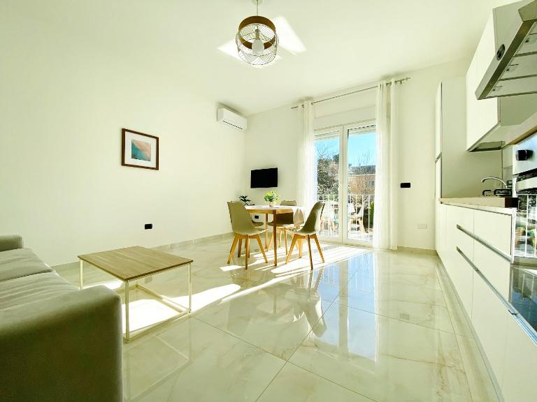 CORSO 42 - Design moderno e comfort per 4 - Ferienwohnung Novara