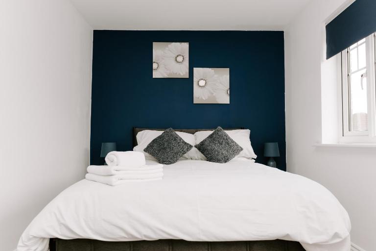 Hardwick Haven – Modern 3BR Townhouse Retreat with Free Parking - Bed and Breakfast Stockton-on-Tees