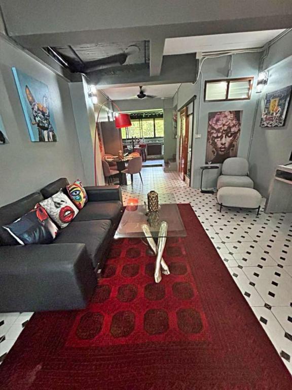 2 bedroom duplex with balconies perfect urban living - Bed and Breakfast Chiang Mai