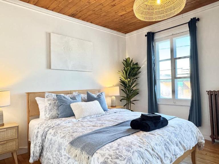 Historic Charm & Modern Comfort Sleeps 8 - Bed and Breakfast Québec