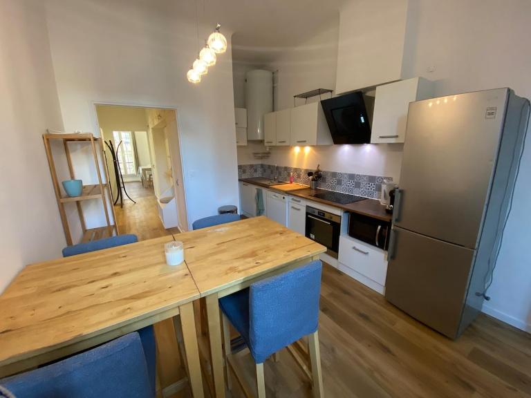 FLCbm -Grand 4 Chambres- 97M2 - 1km St Charles - - Bed and Breakfast Marseille