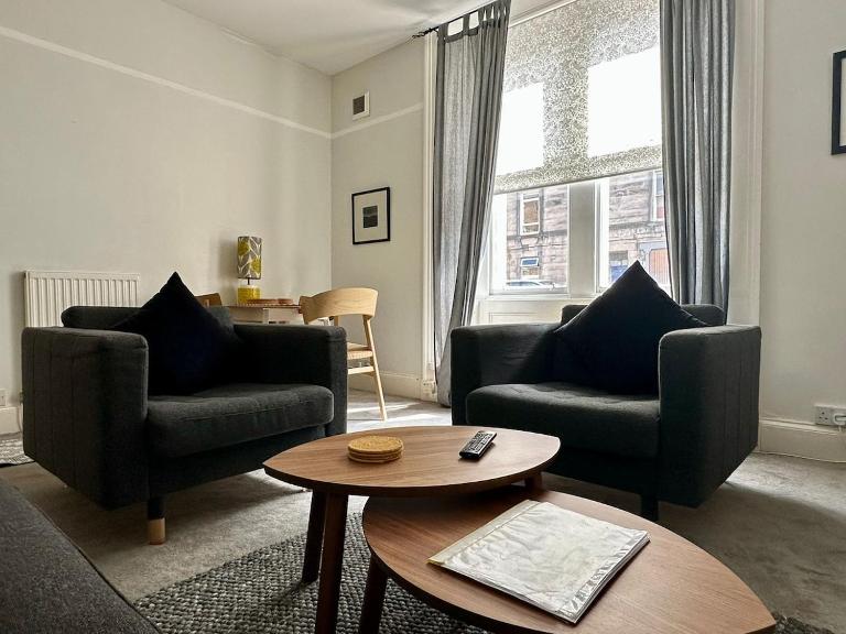 Grindlay St - Fantastic 2BR in Theatre District - Bed and Breakfast Edinburgh