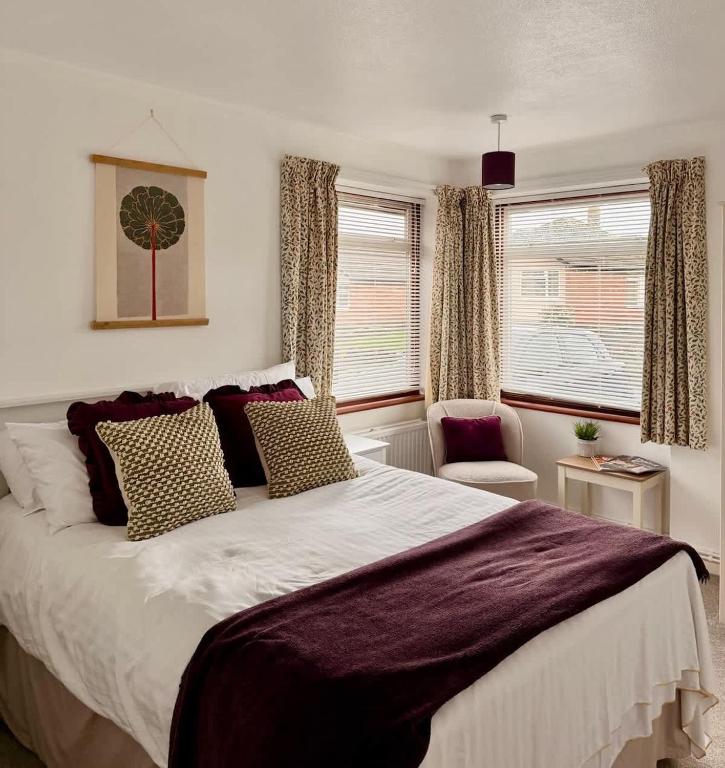 Charming Oxfordshire Bungalow with Parking - B&B Wheatley