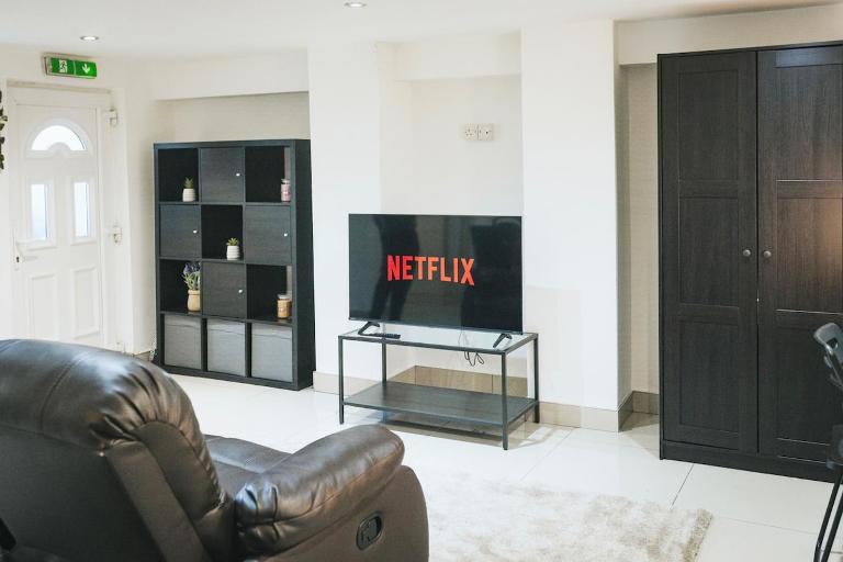 Modern Studio Flat l Sleeps 4 l Free Wifi l Leisure l One Castle Apartments - B&B Marton