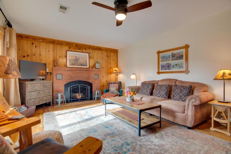 Charming Estes Park Cabin w/ 2 Private Patios! - B&B Estes Park