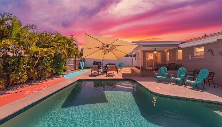 Family Fun Getaway with Pool, Game Room, Shuffleboard - Ferienwohnung Largo