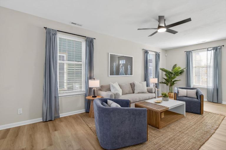 3BR 2'5 BA King Suite Fenced Yard Parking - B&B Portsmouth