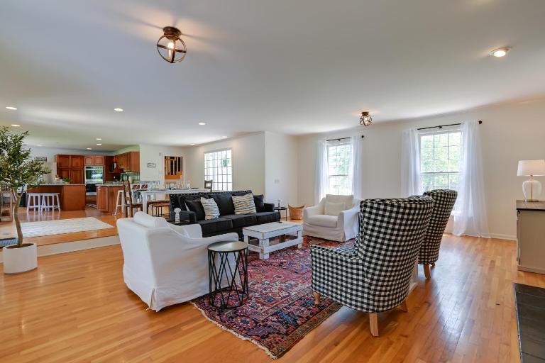 Chic Nashville-Area Retreat w/ Private Pool! - Bed and Breakfast Kingston Springs