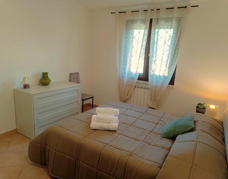 RESIDENZA AURORA - bright spacious House with Garden & outdoor Patio - Ardea - Tor San Lorenzo - B&B Casale la Cogna