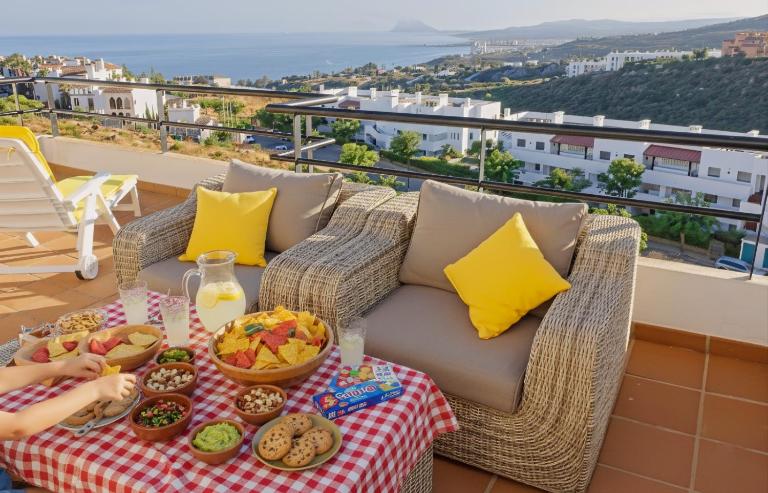 Blue Ark, villa vue mer avec piscine, idéale en famille face à Gibraltar - Chambres d'hôtes Manilva
