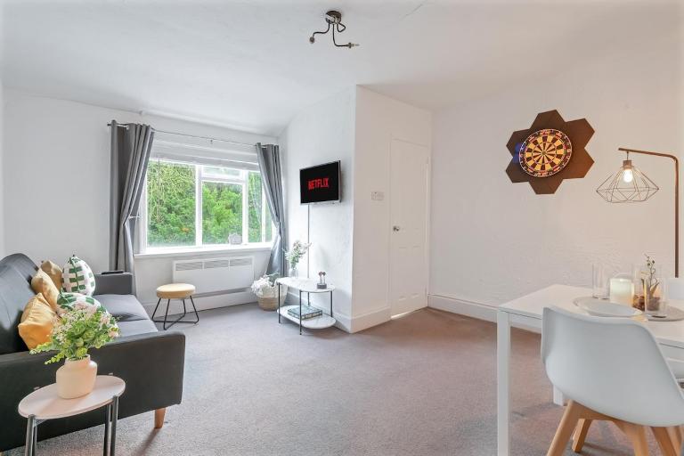 1Bed Contractor & Pilot flat - Parking & FAST WiFi - B&B Castle Donington