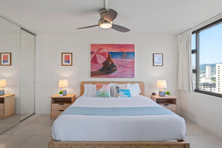 Newly Renovated Waikiki Banyan 1 bedroom w Parking - Bed and Breakfast Honolulu