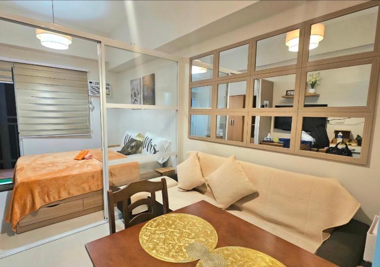 RJs Prime Haven Mactan near Airport with Balcony - B&B Oguis