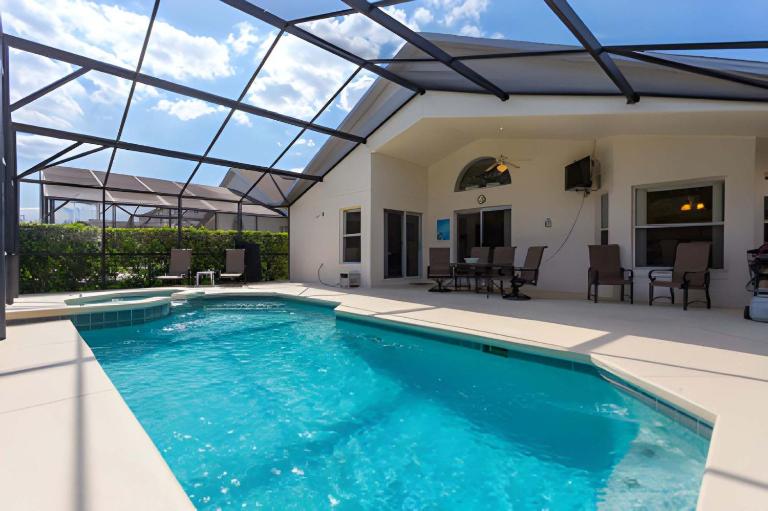 Private Pool with spa and Game Room Near Disney - Bed and Breakfast Kissimmee
