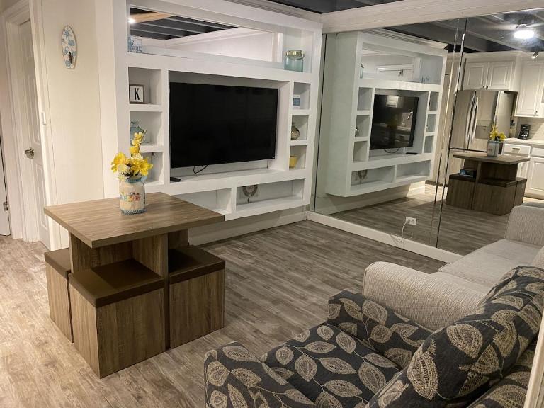 Tiny home living!! First floor condo! - B&B Panama City Beach