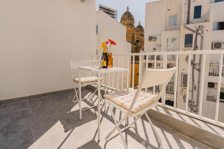 Charming Studio & 1BR Apartments Near Sea by Beyond air! Great Location! - B&B Gzira