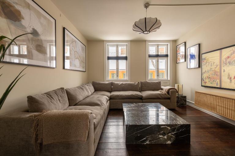 320 SQM Townhouse by the Marble Church - B&B Copenhague