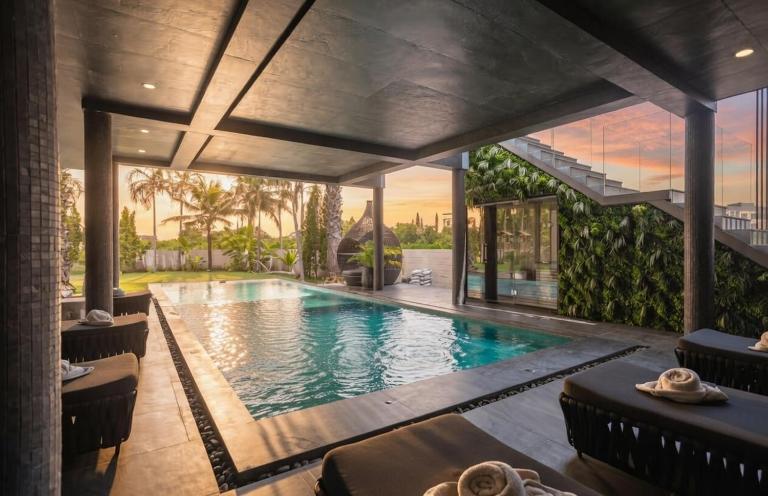 Palm Villa - Award Winning Modern Luxury & Exclusive Villa - B&B Chiang Mai