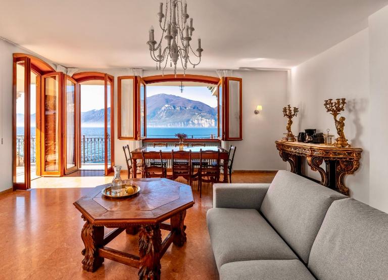Lakefront Villa Elena by GardaDoma - B&B Brenzone