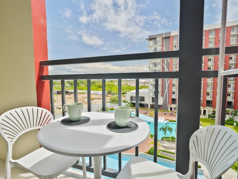 Kajas Condo Luxe at Primeworld District near Mactan-Cebu International Airport - Chambres d'hôtes Lapu-Lapu City