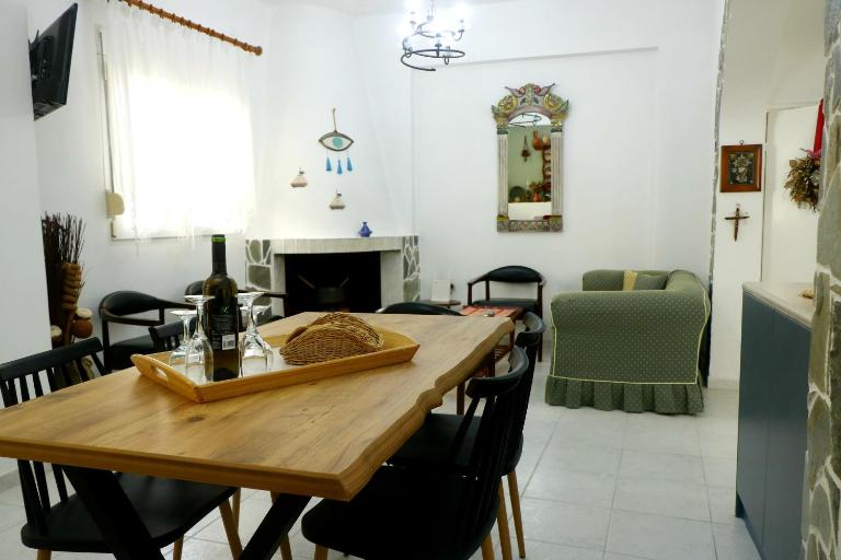 Arco In Pietra - B&B Apolakkiá