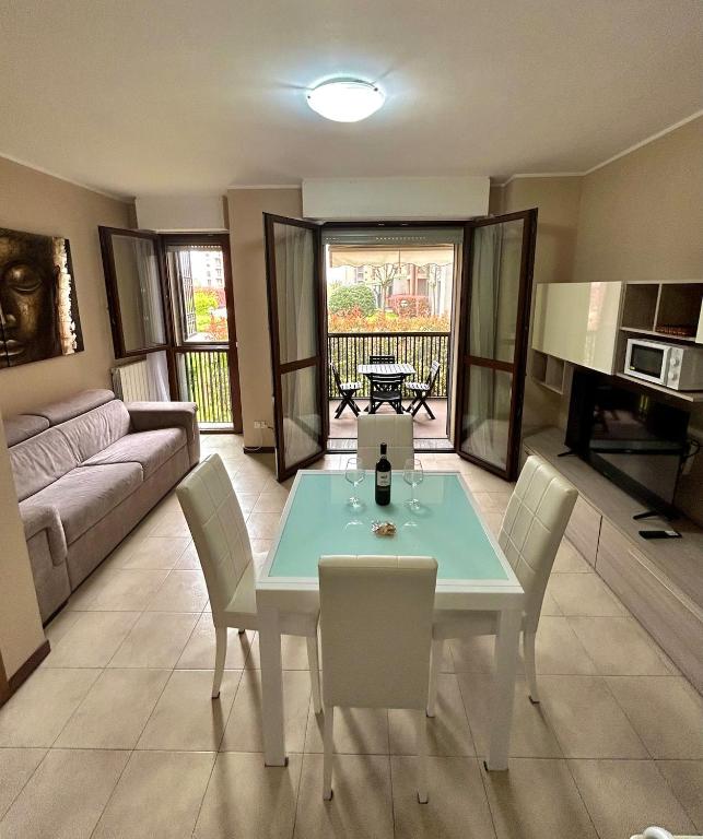 Bilocale 5 min Forum di Assago con terrazzini - Jr Home 2 - B&B Buccinasco