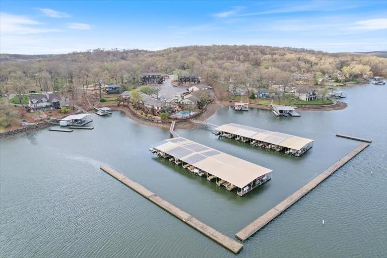 Lakefront Condo Near Margaritaville - B&B Damsel