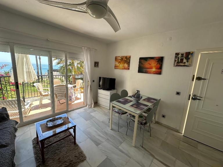Apartment in first beach line with view on the see and Africa coast - B&B Sitio de Calahonda